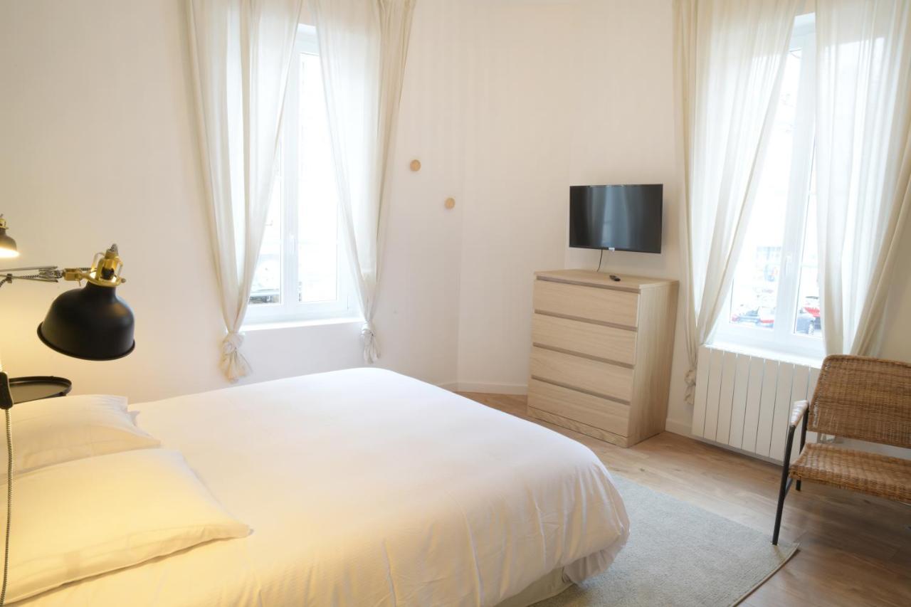 T3 de charme situé en hyper centre avec wifi, netflix, linge, draps, savons et serviettes fournis Cognac Chambre photo