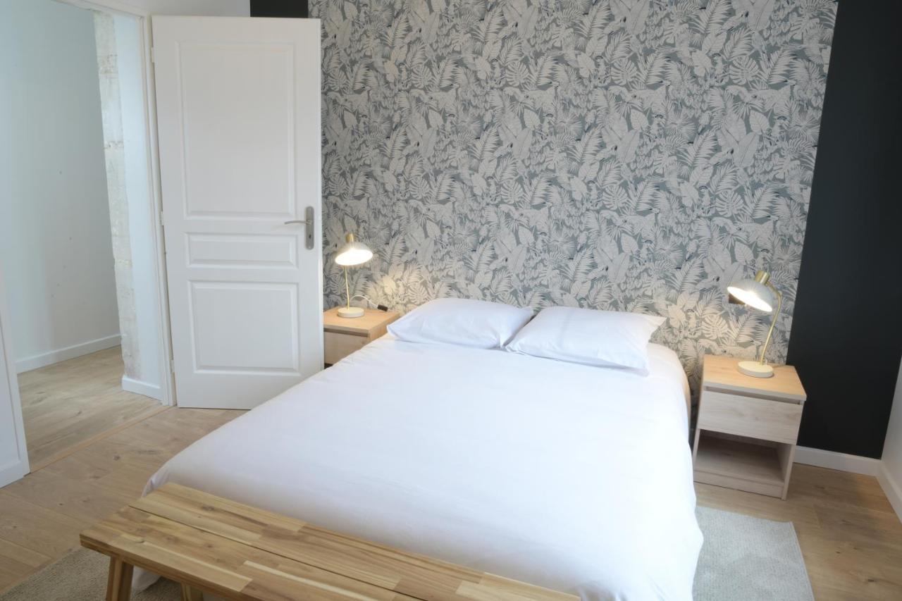 T3 de charme situé en hyper centre avec wifi, netflix, linge, draps, savons et serviettes fournis Cognac Chambre photo