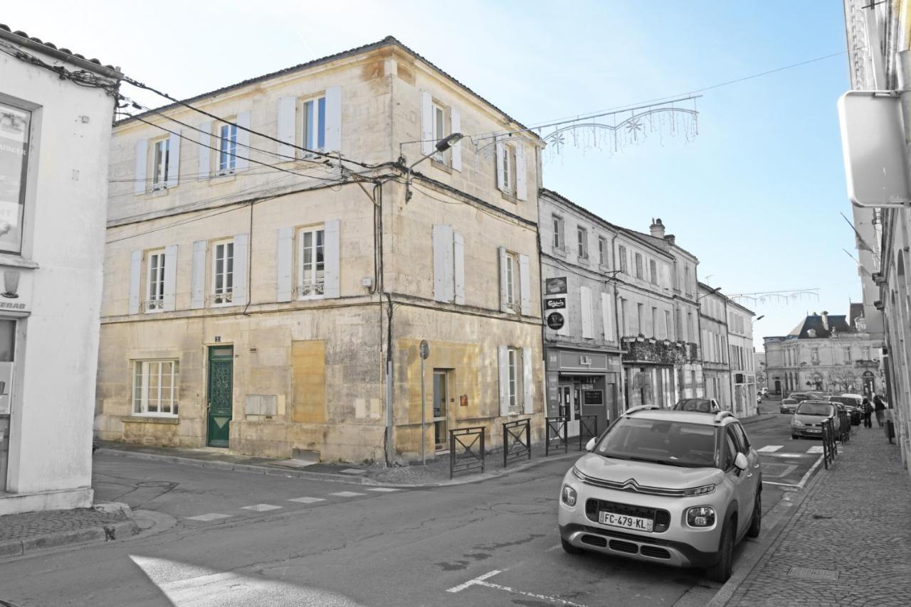 T3 de charme situé en hyper centre avec wifi, netflix, linge, draps, savons et serviettes fournis Cognac Extérieur photo